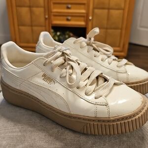 PUMA BASKET, womens Sneakers. Size 8. White Shinny Leather. Platform